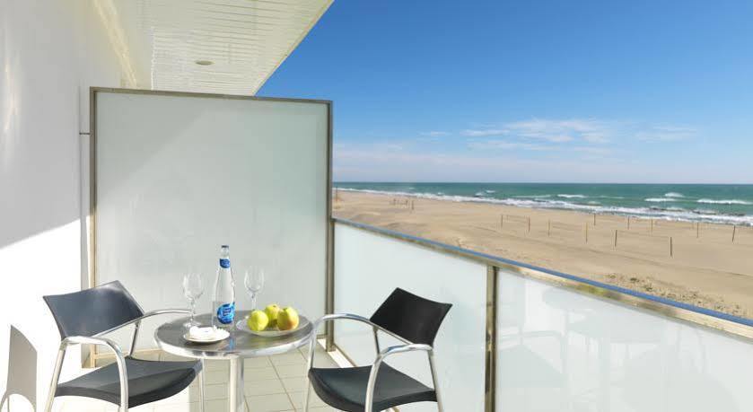 Apartments Playa De Castelldefels Exterior photo
